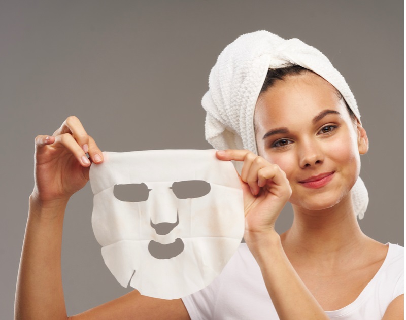 Đắp mặt nạ thường xuyên bổ sung độ ẩm và dưỡng chất cần thiết để da tươi trẻ